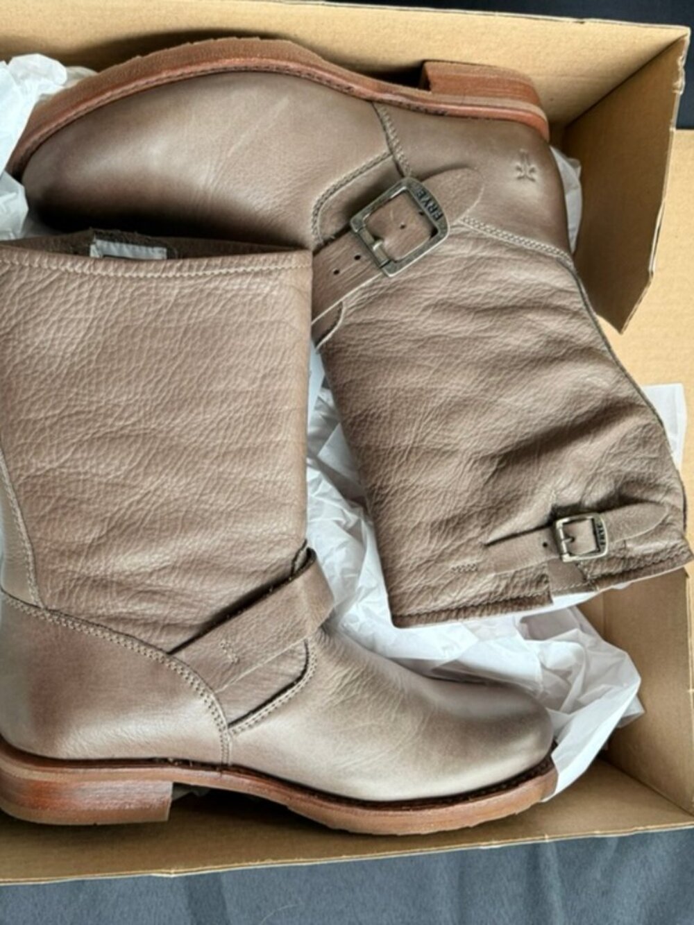 Frye Veronica Short Grey W 7.6